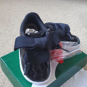 Puma Kids Basket Heart Patent Sneakers with Bow Shoelaces Size 7 - Black